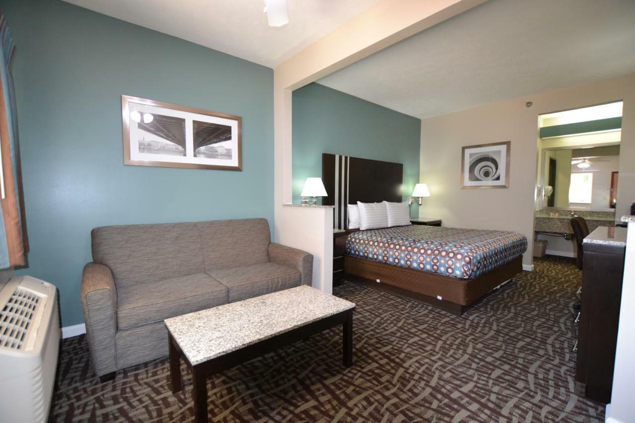 Relax Inn Motel And Suites Omaha Exterior photo