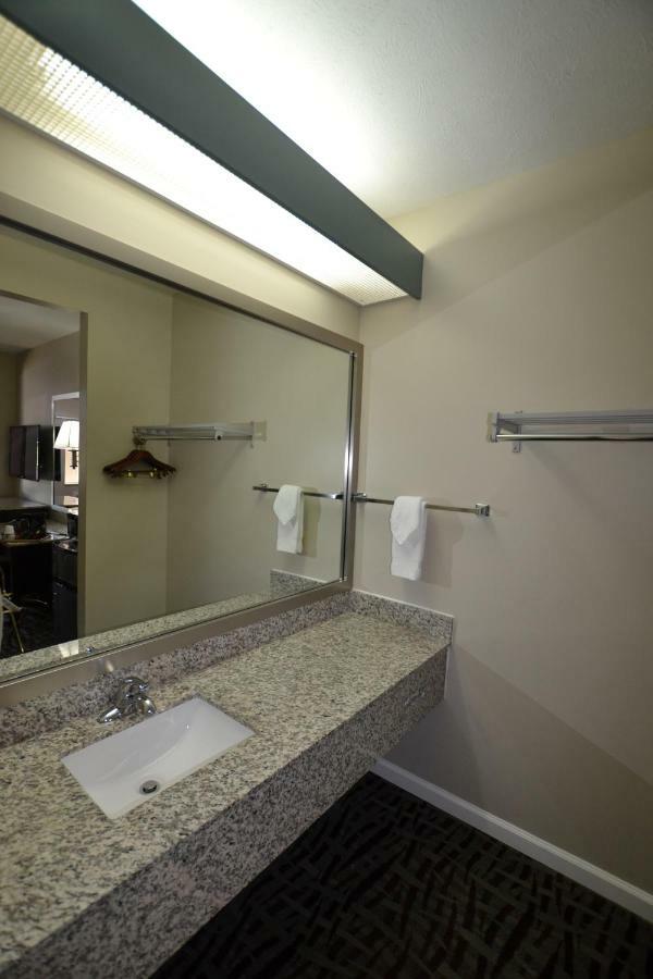 Relax Inn Motel And Suites Omaha Room photo